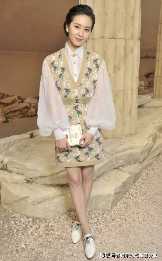 劉詩詩的時髦穿搭 二極管裝飾引領時尚潮流