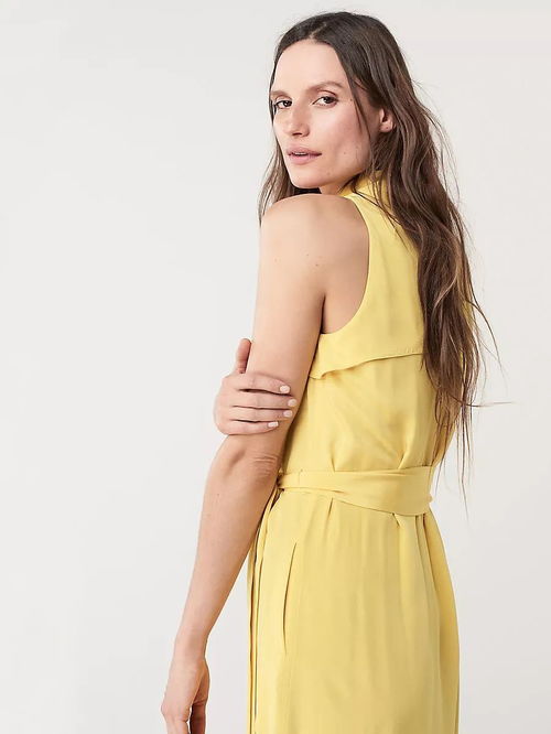 春夏必備 一件“裹起就走”的時尚衣服